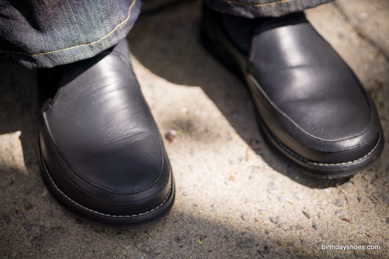 A less quirky-looking, more traditional casual shoe. Fewer looks built in!