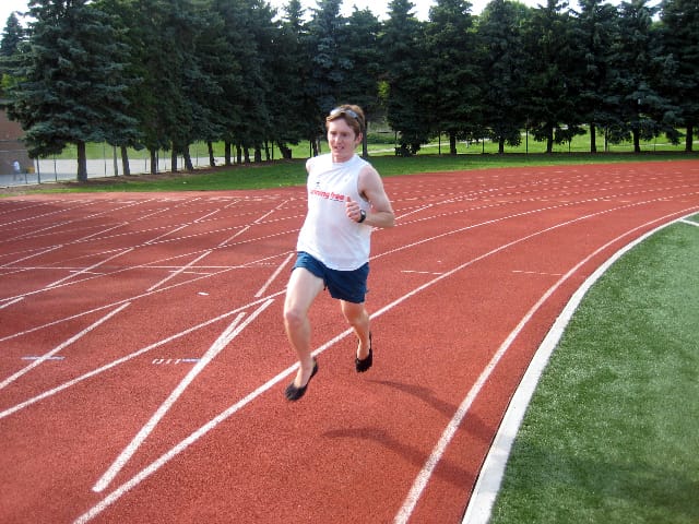 Competitive Runner Trains in Vibram Five Fingers