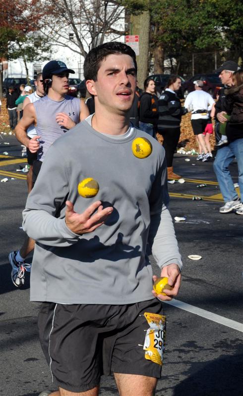 Mid-race we see Joe juggling and running the Philadelphia Marathon!