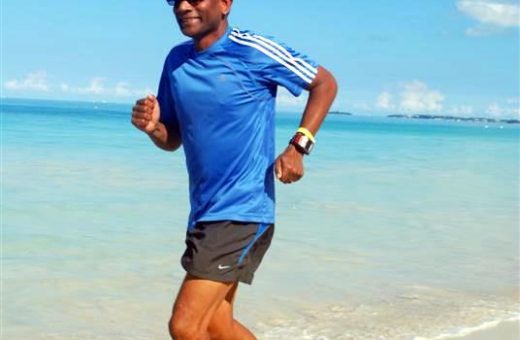 Jawa runs on Negril Beach in Jamaica in his Sprint Vibram Five Fingers.  Looks like a beautiful place for a sandy run!