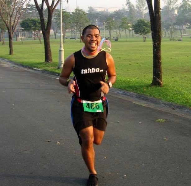 Ronald has a huge grin on his face as he runs a recent 10K in his KSO Five Fingers.  Who says running isn't fun?