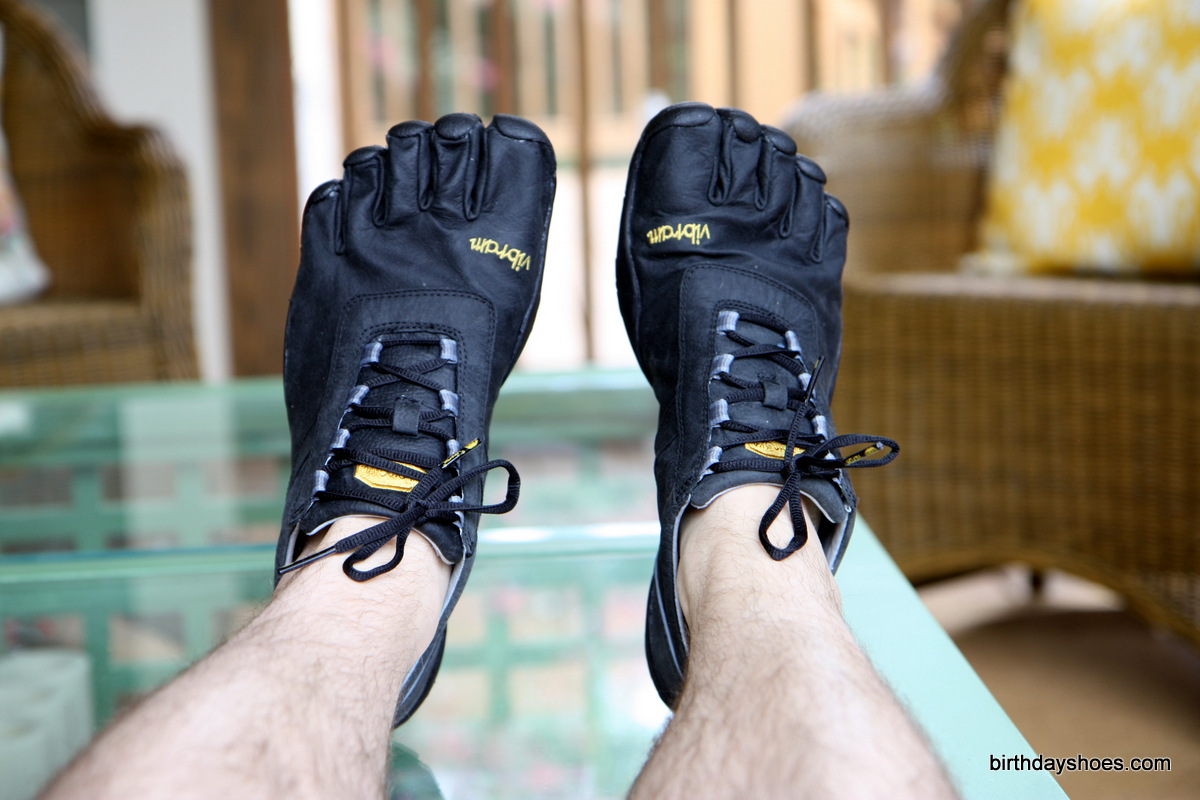 The Vibram FiveFingers Speed LR is in a nutshell a reboot of the Trek LS from Fall 2011.  What's changed?  A few details and styling elements, namely.