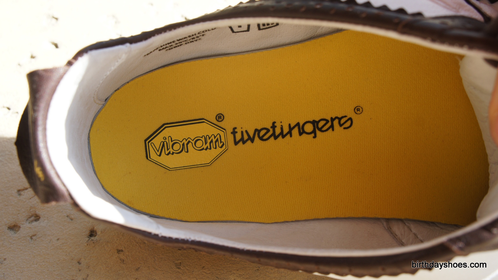 A look at the non-removable insole.