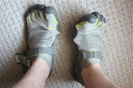Vibram FiveFingers KSOs out of the box and onto my feet!