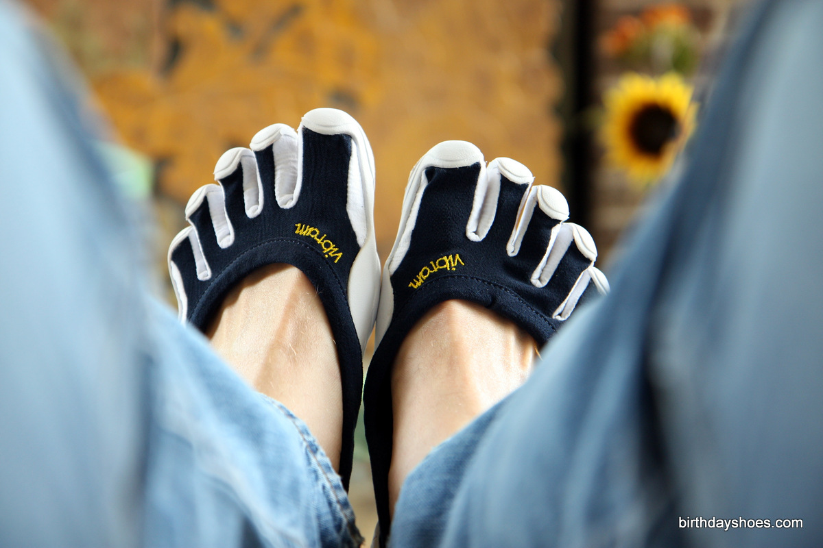 Kicking back and relaxing with Navy and White-soled Vibram FiveFingers Classics