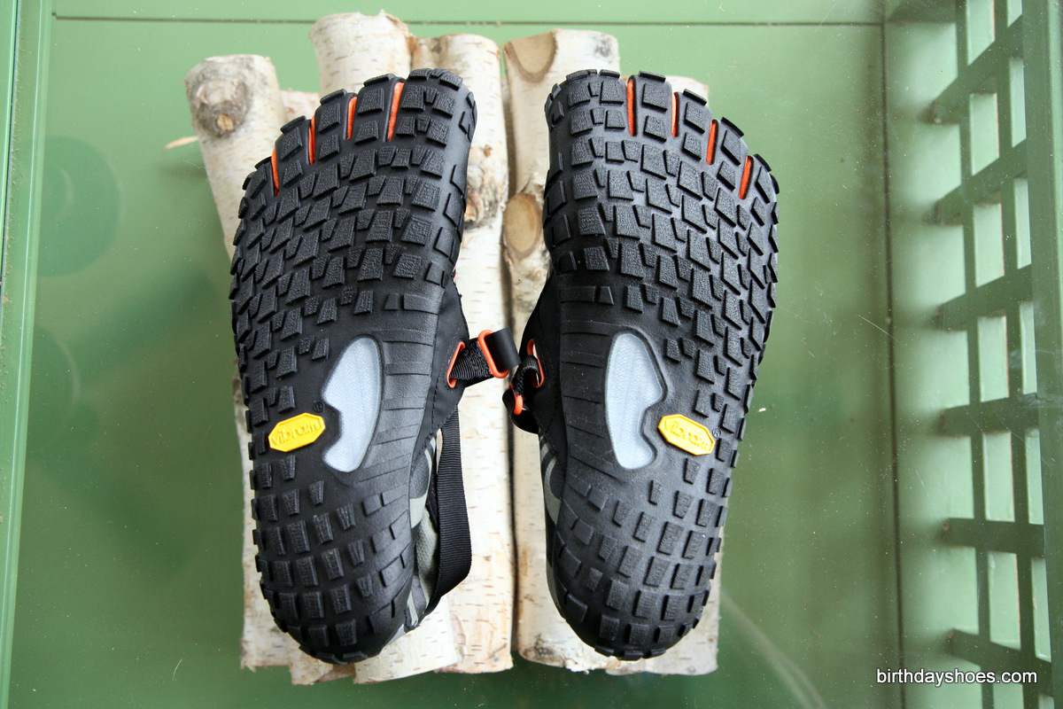 The soles of the Spyridon FiveFingers look like a mountain biking tire in the shape of a foot and feature a nylon mesh built into the sole which acts to diffuse sharp forces from rocks, taking a bit of the sting out of landing on an errant piece of gravel