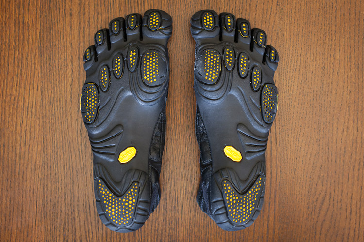 The Jaya LR (and sister Jaya) feature an outsole composed of EVA foam and Vibram rubber pods located at the toes, forefoot, and heel.