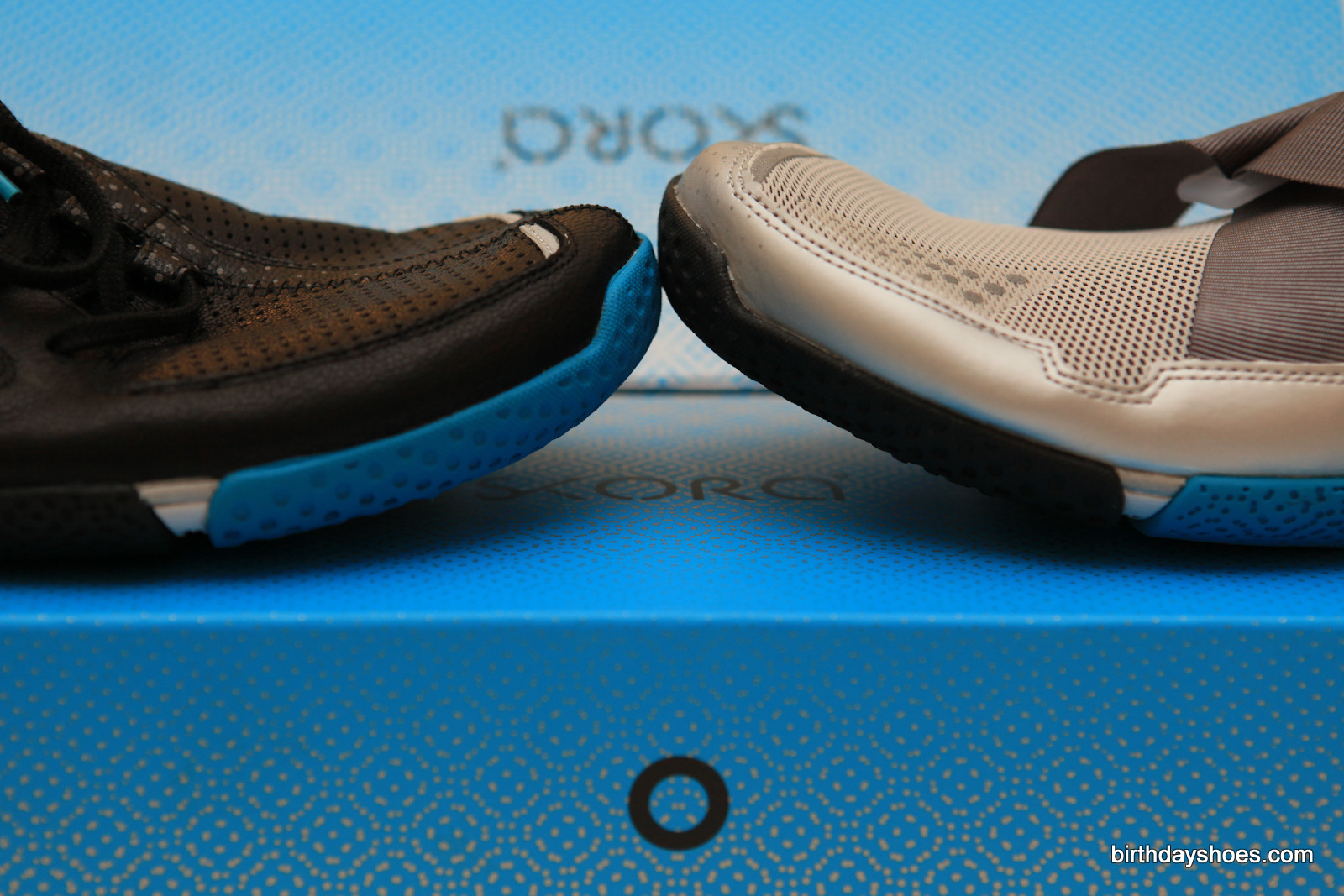 The Skora Base on the right has noticeably more toe spring (lift at the end of the shoe) than the Skora Form (left).
